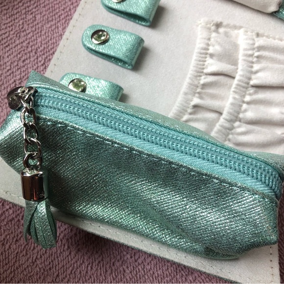 💚💚 Shimmering Mint Green Jewelry Roll 💚💚 - Picture 12 of 13